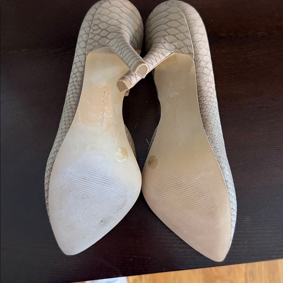 BCBGeneration Textured taupe Heels - Picture 4 of 6